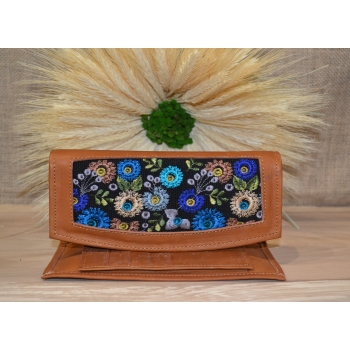 Portfel duży skórzany brązowy z kwiatowym kolorowym haftem .